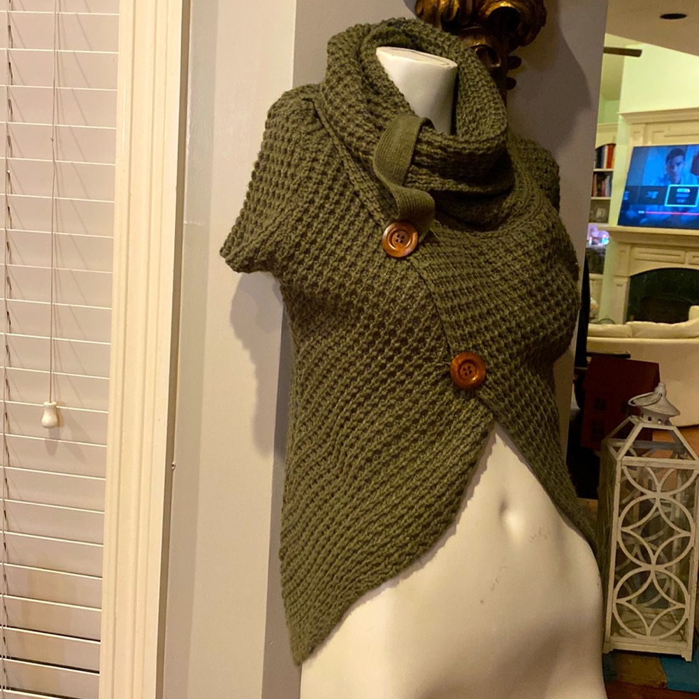 Honeylee cowl neck sweater olive green. Super cute